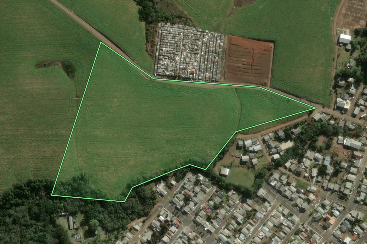 Imagem de satélite do imóvel rural em Faxinal dos Guedes (SC), com o contorno declarado no CAR desenhado por cima.