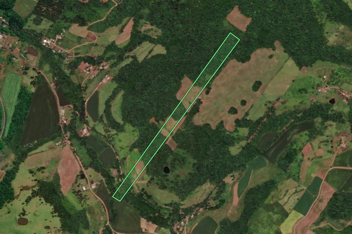 Imagem de satélite do imóvel rural em Flor do Sertão (SC), com o contorno declarado no CAR desenhado por cima.