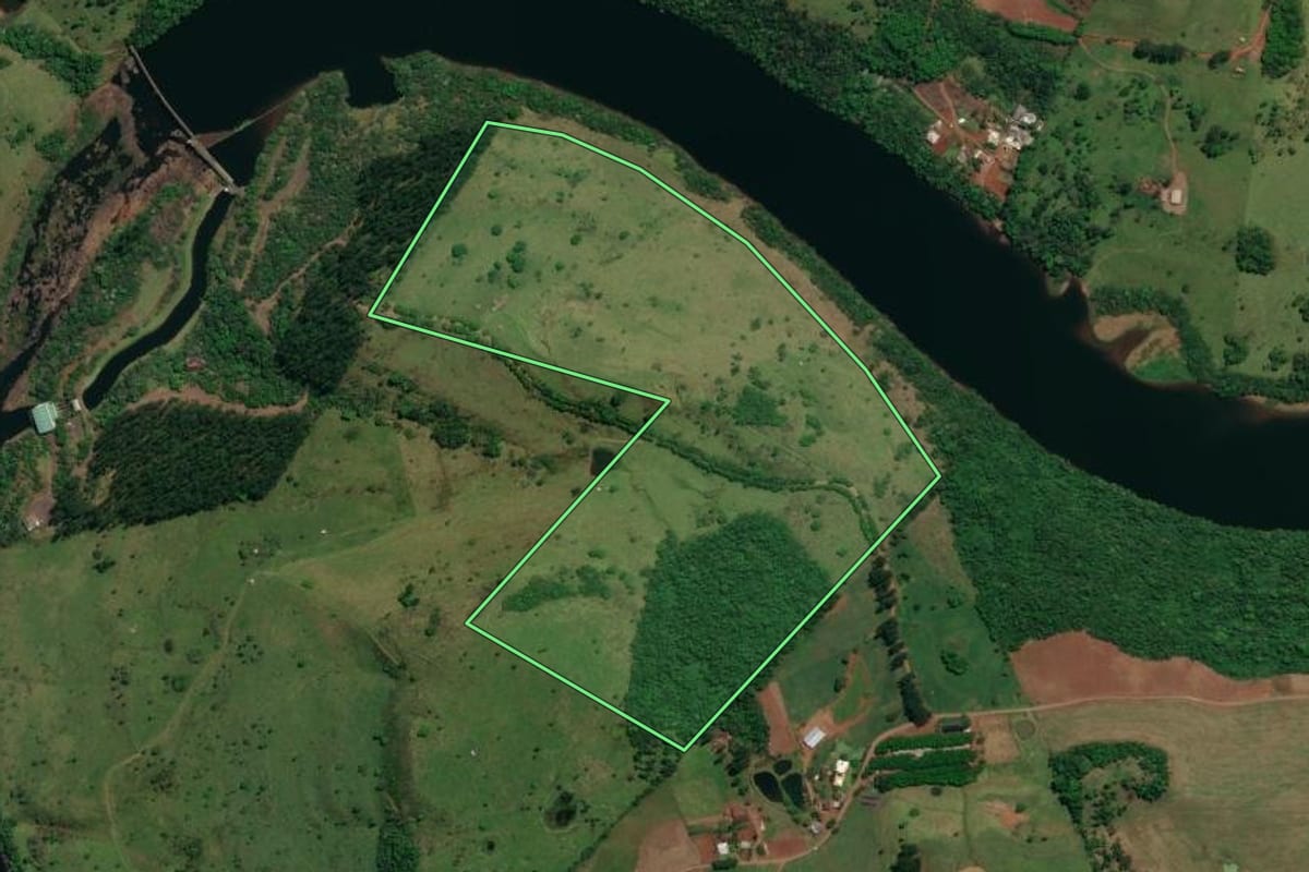 Imagem de satélite do imóvel rural em Flor do Sertão (SC), com o contorno declarado no CAR desenhado por cima.