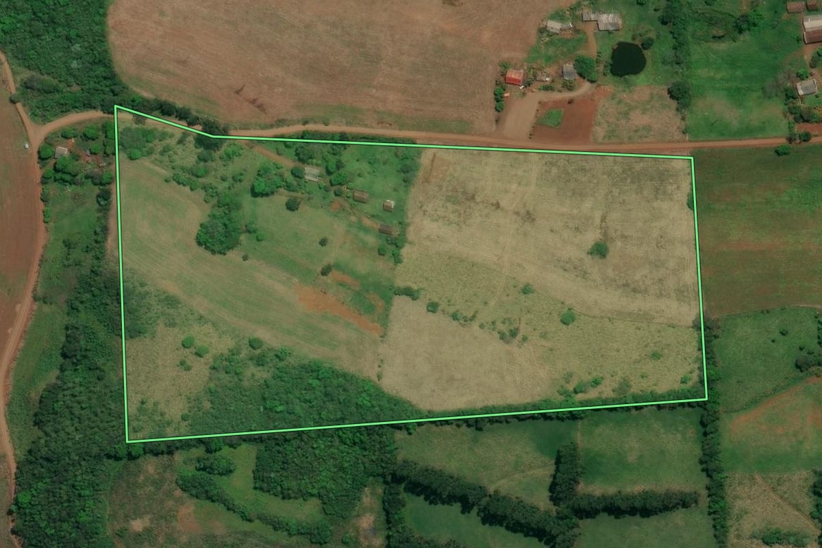 Imagem de satélite do imóvel rural em Flor do Sertão (SC), com o contorno declarado no CAR desenhado por cima.