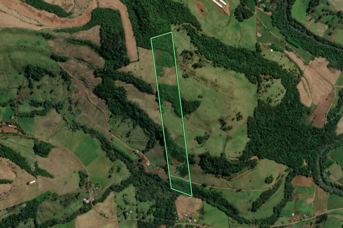 Imagem de satélite do imóvel rural em Formosa do Sul (SC), com o contorno declarado no CAR desenhado por cima.