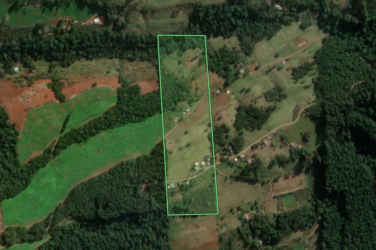 Imagem de satélite do imóvel rural em Formosa do Sul (SC), com o contorno declarado no CAR desenhado por cima.