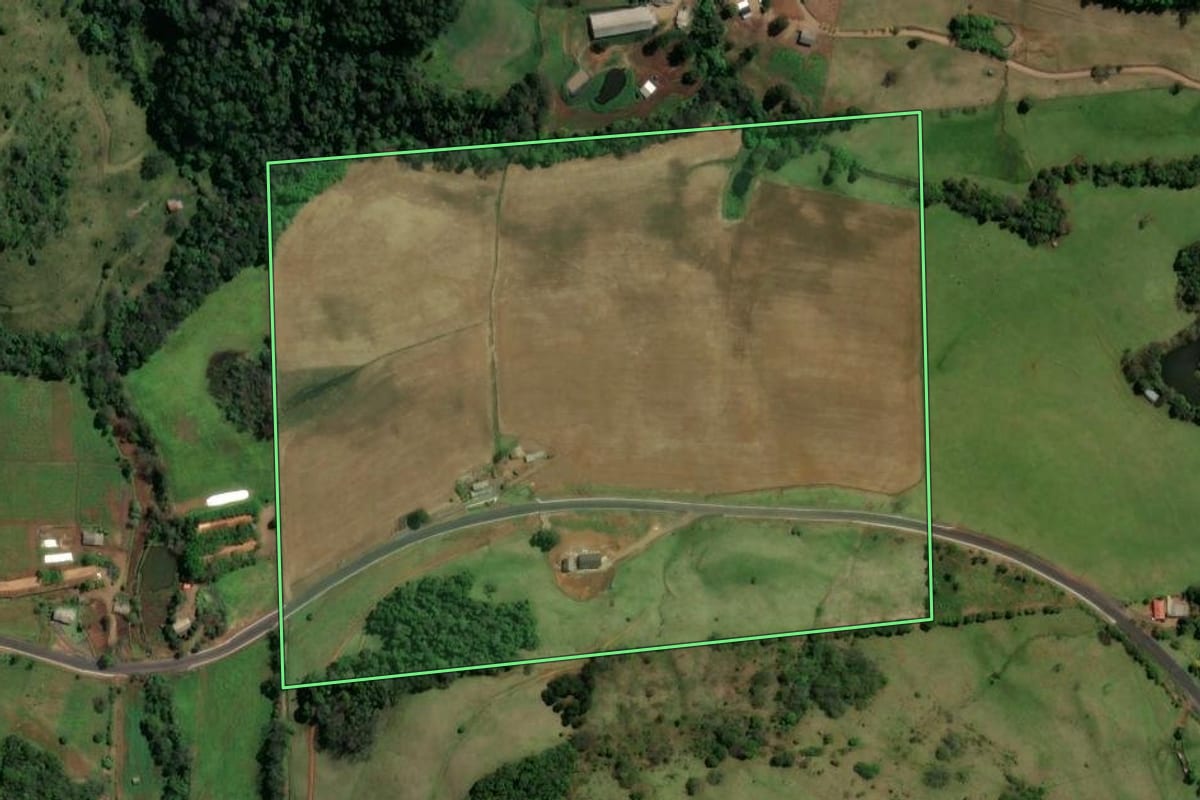 Imagem de satélite do imóvel rural em Formosa do Sul (SC), com o contorno declarado no CAR desenhado por cima.