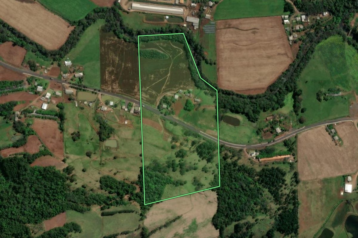 Imagem de satélite do imóvel rural em Formosa do Sul (SC), com o contorno declarado no CAR desenhado por cima.