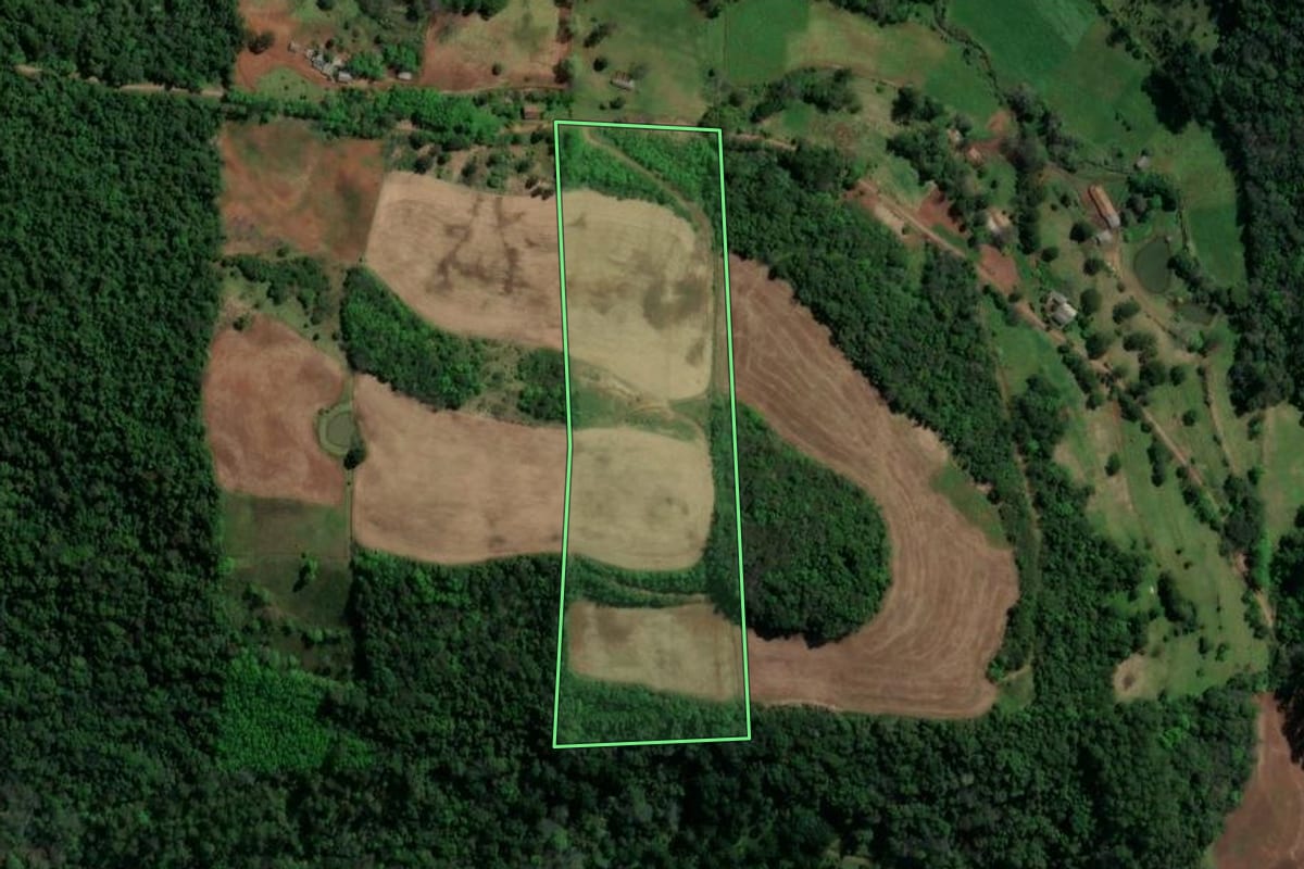 Imagem de satélite do imóvel rural em Formosa do Sul (SC), com o contorno declarado no CAR desenhado por cima.