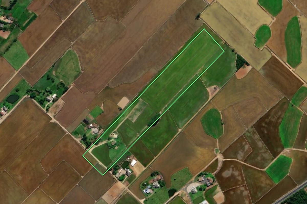 Imagem de satélite do imóvel rural em Forquilhinha (SC), com o contorno declarado no CAR desenhado por cima.
