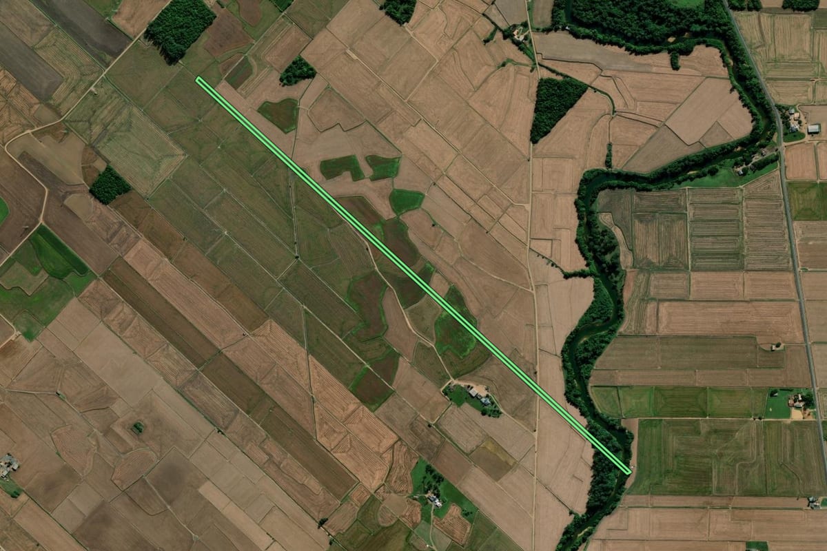 Imagem de satélite do imóvel rural em Forquilhinha (SC), com o contorno declarado no CAR desenhado por cima.
