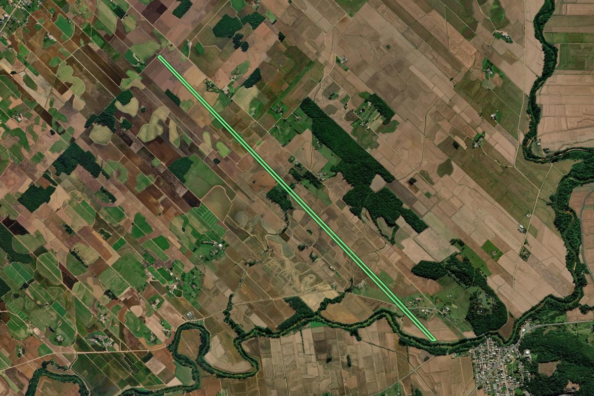 Imagem de satélite do imóvel rural em Forquilhinha (SC), com o contorno declarado no CAR desenhado por cima.