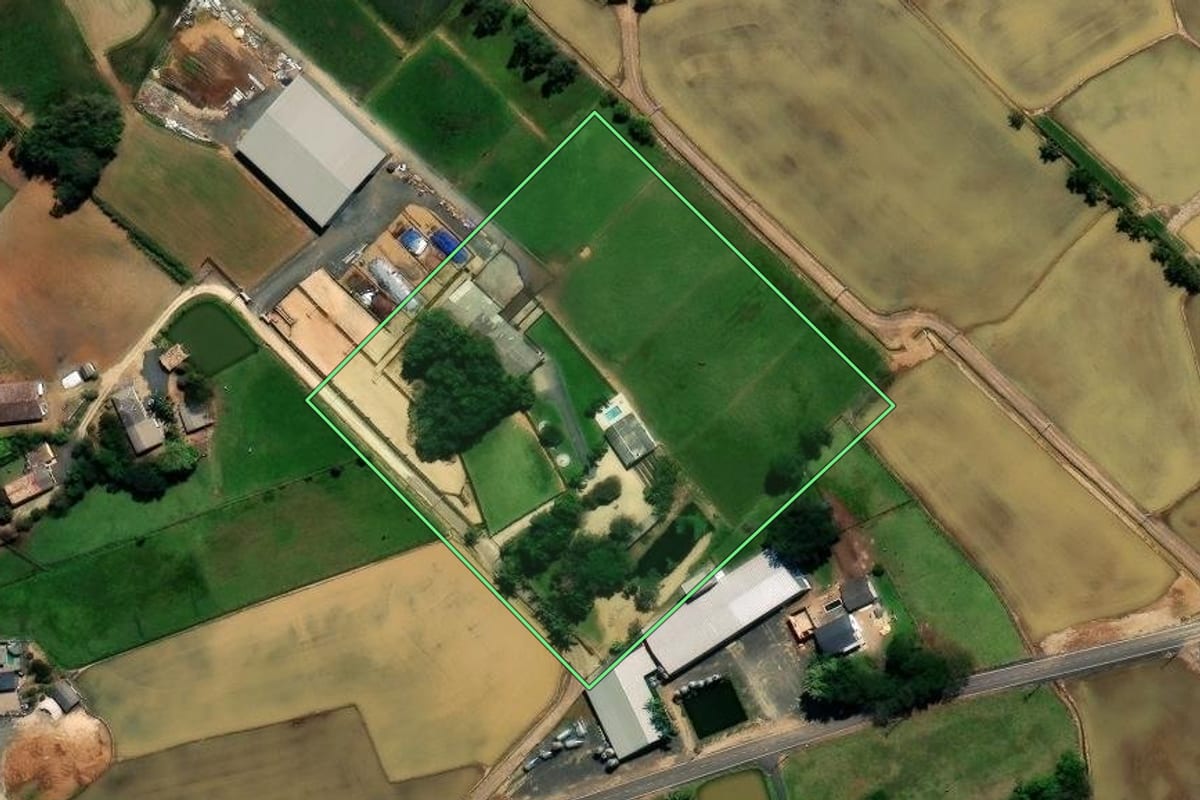 Imagem de satélite do imóvel rural em Forquilhinha (SC), com o contorno declarado no CAR desenhado por cima.