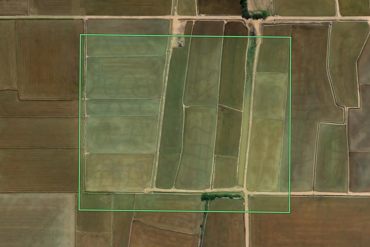 Imagem de satélite do imóvel rural em Forquilhinha (SC), com o contorno declarado no CAR desenhado por cima.