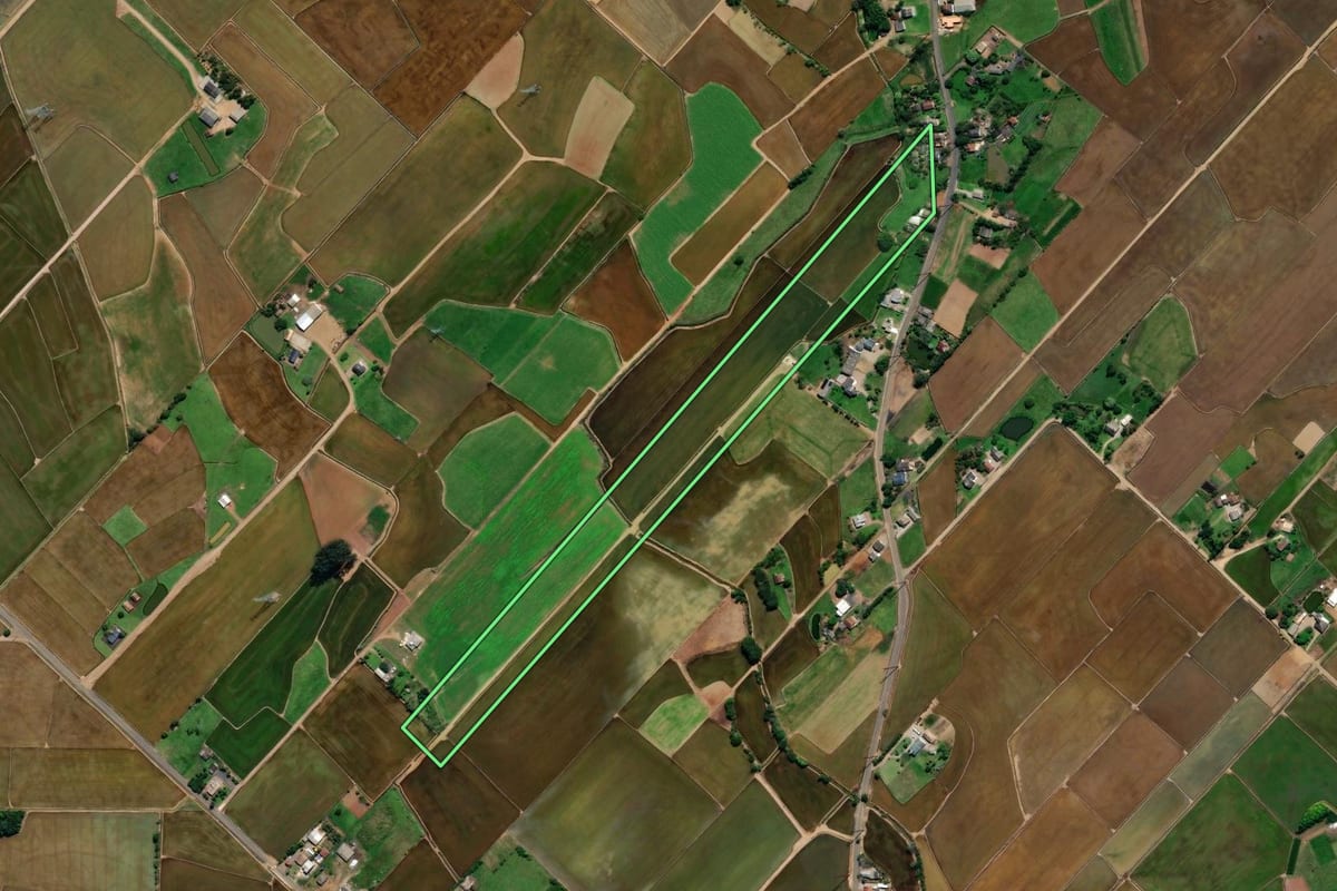 Imagem de satélite do imóvel rural em Forquilhinha (SC), com o contorno declarado no CAR desenhado por cima.