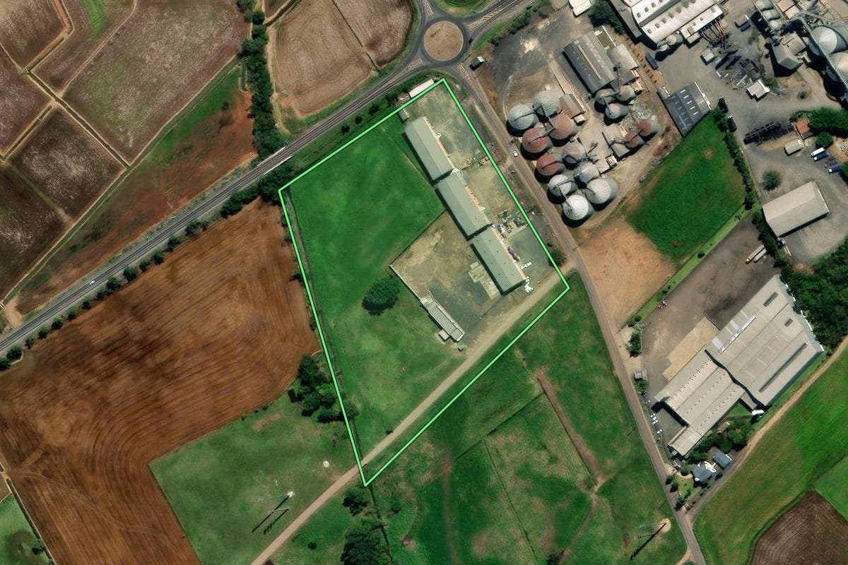 Imagem de satélite do imóvel rural em Forquilhinha (SC), com o contorno declarado no CAR desenhado por cima.