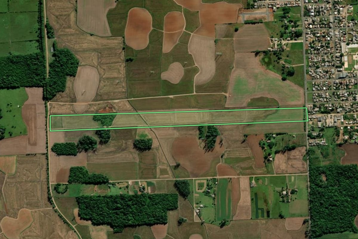 Imagem de satélite do imóvel rural em Forquilhinha (SC), com o contorno declarado no CAR desenhado por cima.