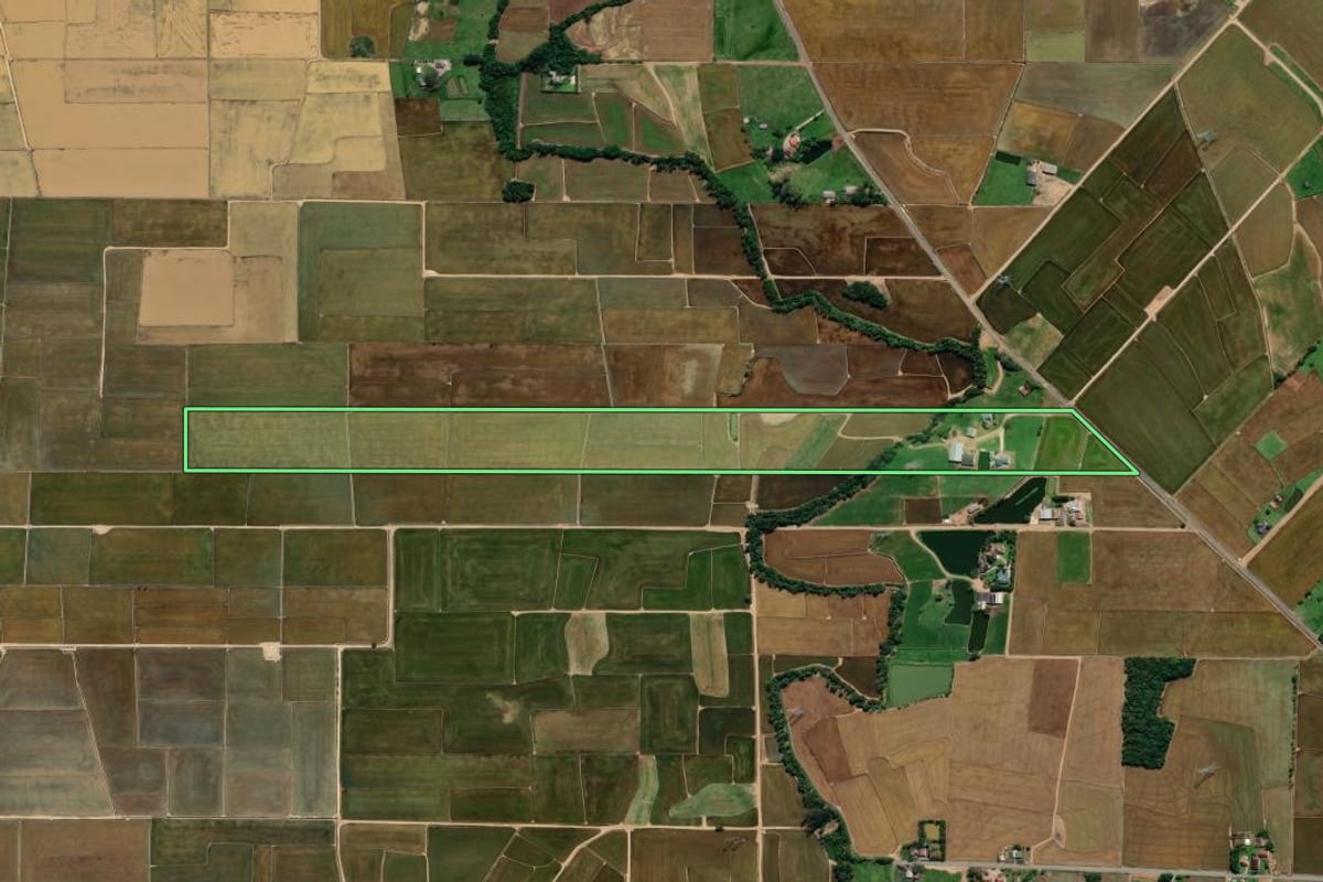 Imagem de satélite do imóvel rural em Forquilhinha (SC), com o contorno declarado no CAR desenhado por cima.