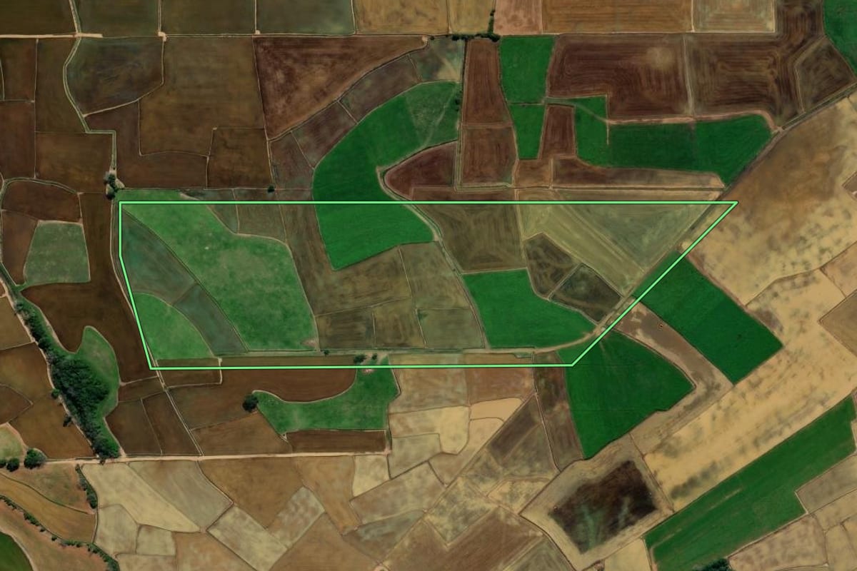 Imagem de satélite do imóvel rural em Forquilhinha (SC), com o contorno declarado no CAR desenhado por cima.