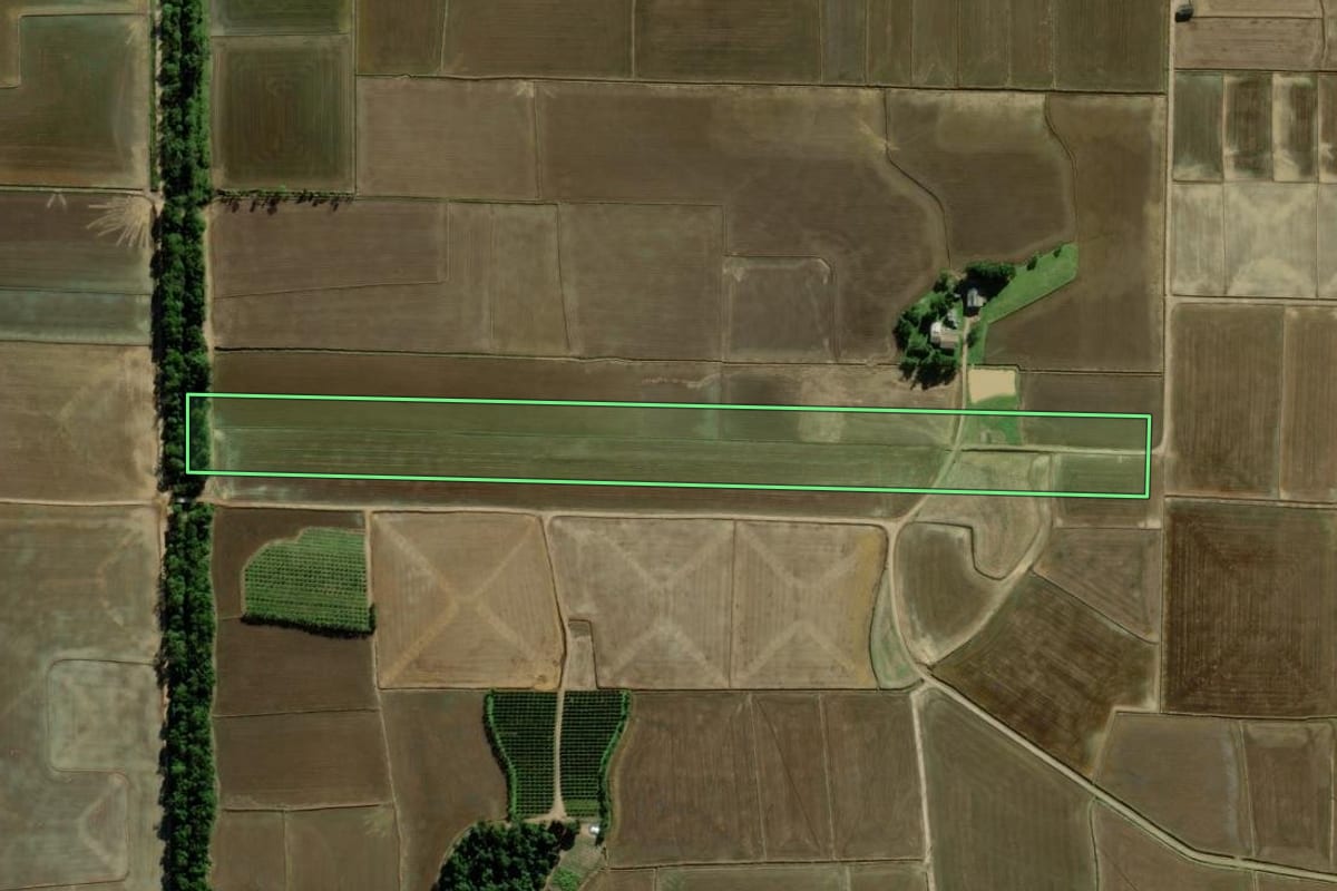 Imagem de satélite do imóvel rural em Forquilhinha (SC), com o contorno declarado no CAR desenhado por cima.