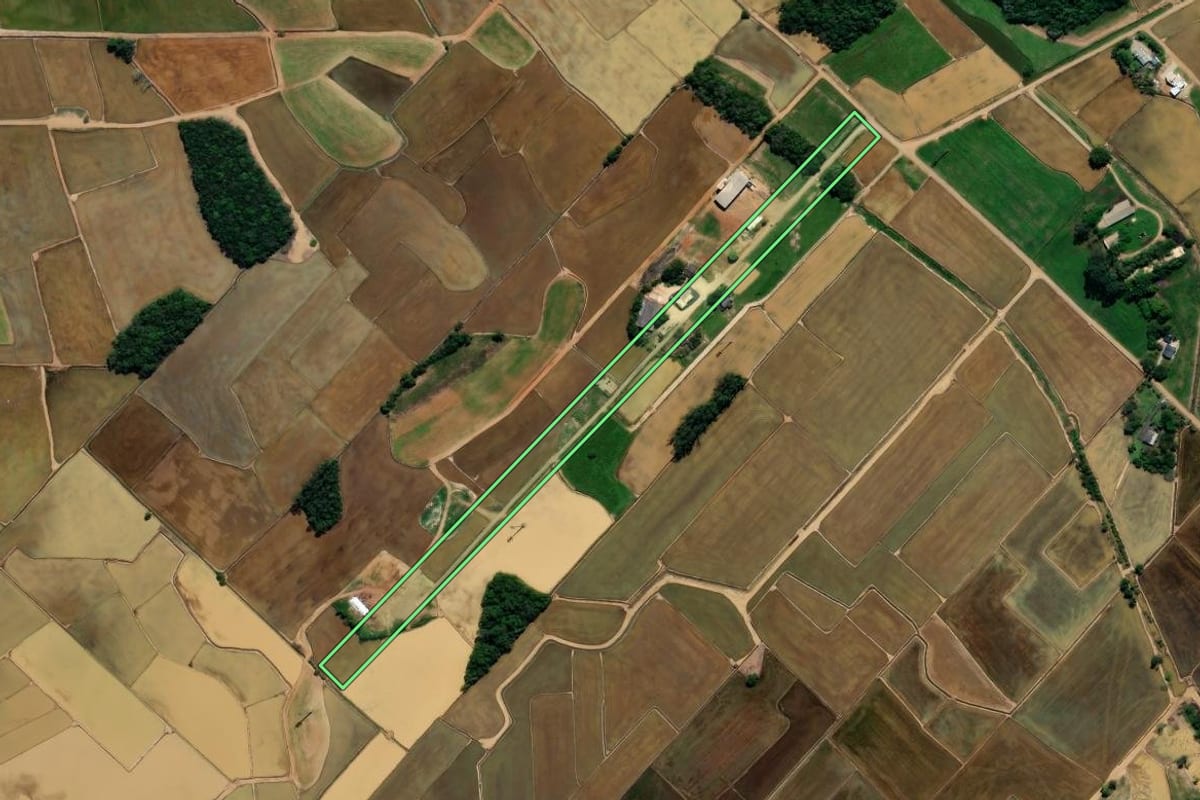 Imagem de satélite do imóvel rural em Forquilhinha (SC), com o contorno declarado no CAR desenhado por cima.