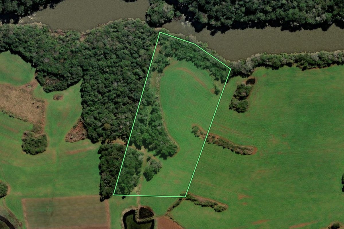 Imagem de satélite do imóvel rural em Frei Rogério (SC), com o contorno declarado no CAR desenhado por cima.