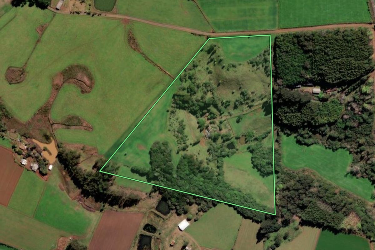 Imagem de satélite do imóvel rural em Frei Rogério (SC), com o contorno declarado no CAR desenhado por cima.
