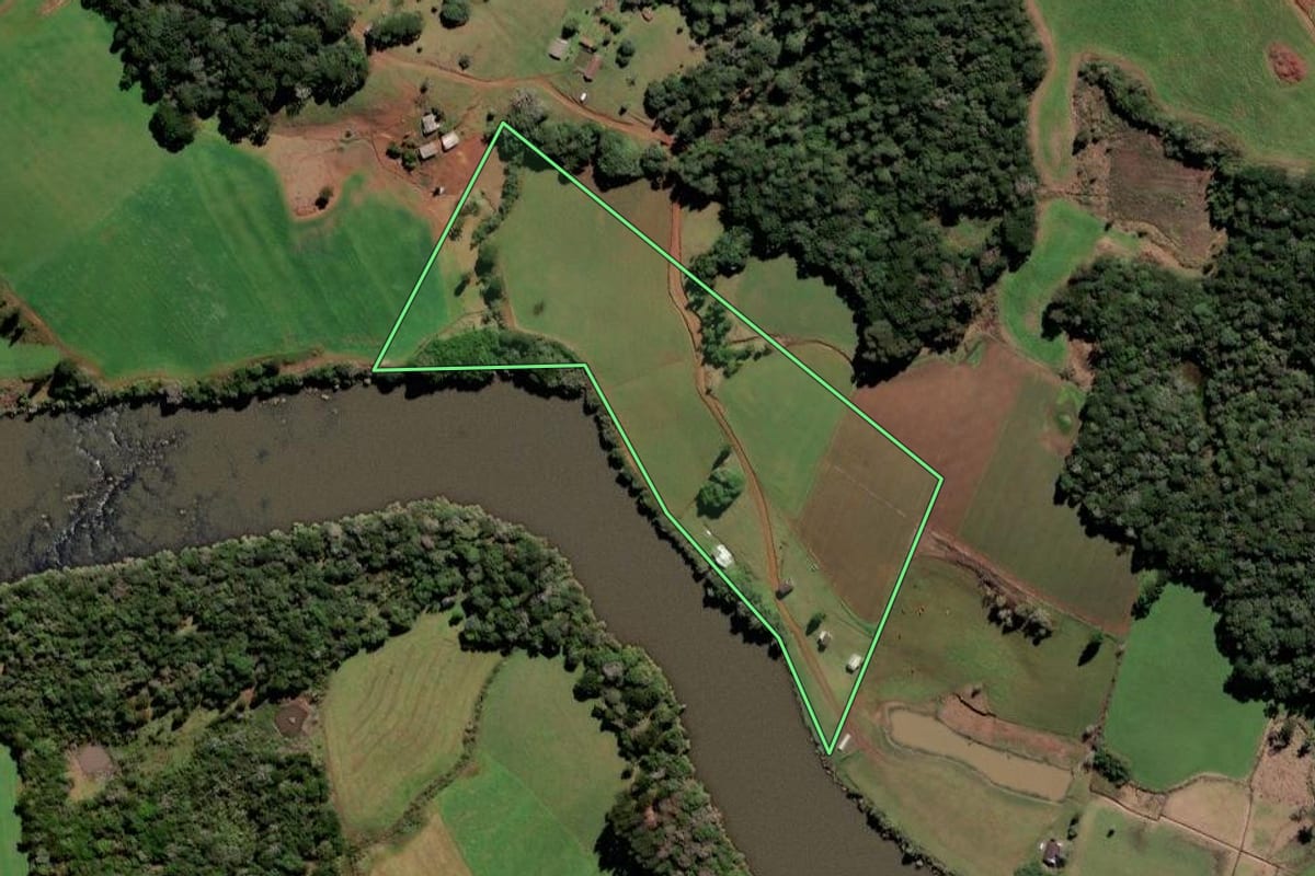 Imagem de satélite do imóvel rural em Frei Rogério (SC), com o contorno declarado no CAR desenhado por cima.