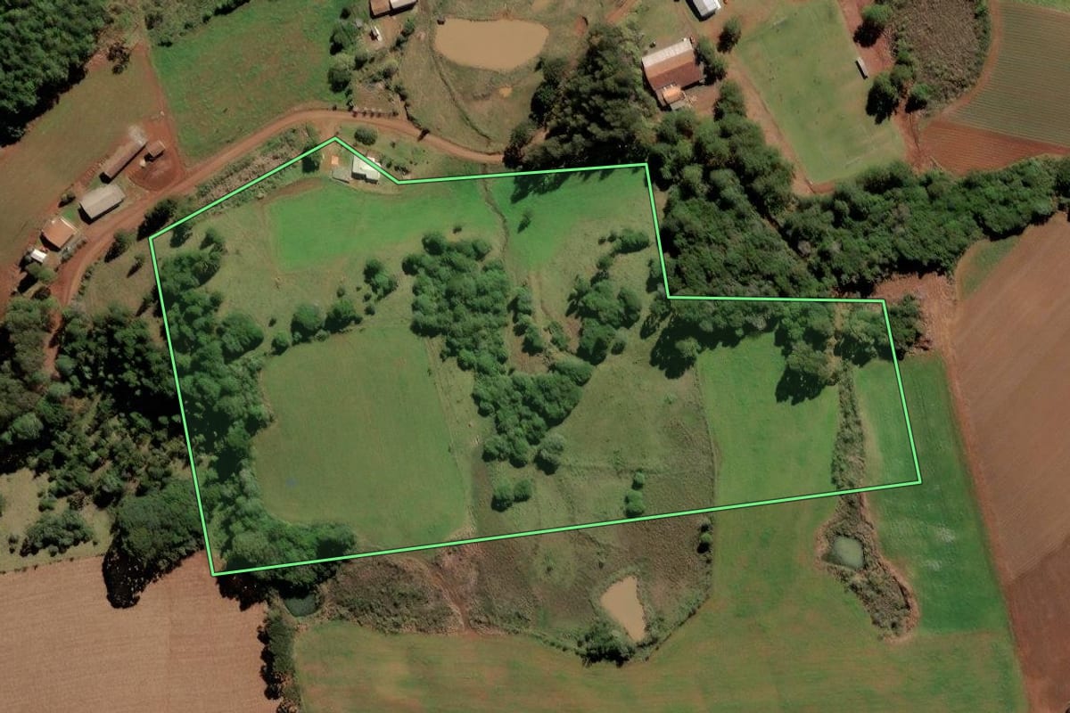 Imagem de satélite do imóvel rural em Frei Rogério (SC), com o contorno declarado no CAR desenhado por cima.