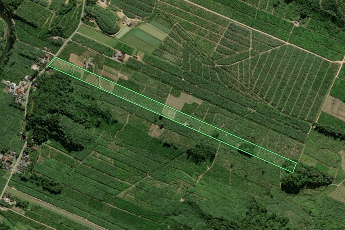 Imagem de satélite do imóvel rural em Garuva (SC), com o contorno declarado no CAR desenhado por cima.