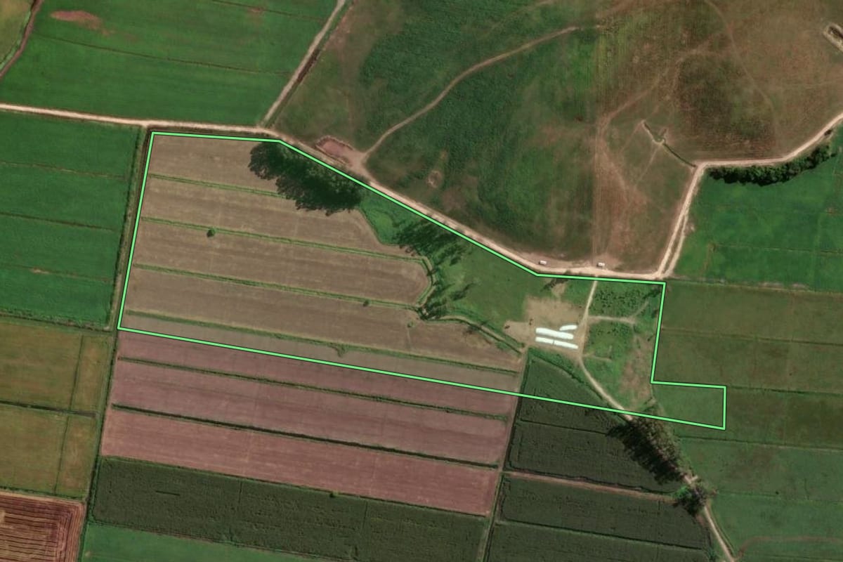 Imagem de satélite do imóvel rural em Gravatal (SC), com o contorno declarado no CAR desenhado por cima.