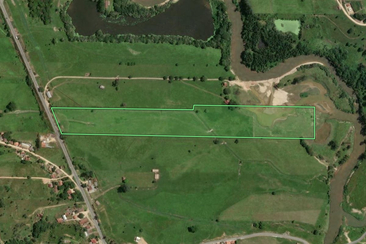 Imagem de satélite do imóvel rural em Gravatal (SC), com o contorno declarado no CAR desenhado por cima.