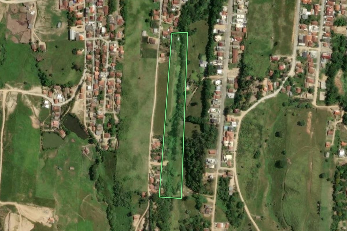 Imagem de satélite do imóvel rural em Gravatal (SC), com o contorno declarado no CAR desenhado por cima.