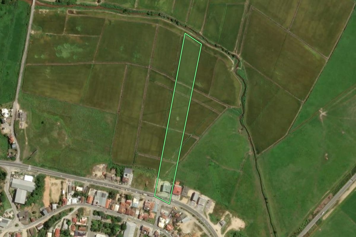 Imagem de satélite do imóvel rural em Gravatal (SC), com o contorno declarado no CAR desenhado por cima.