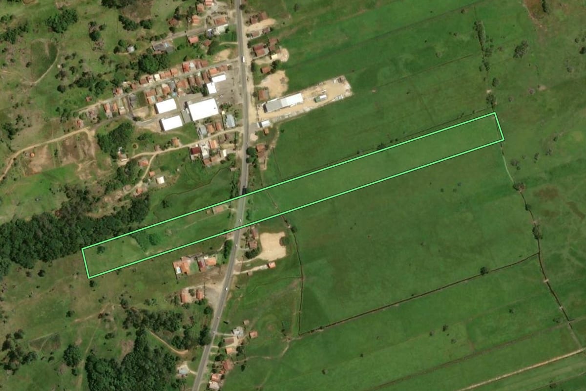 Imagem de satélite do imóvel rural em Gravatal (SC), com o contorno declarado no CAR desenhado por cima.