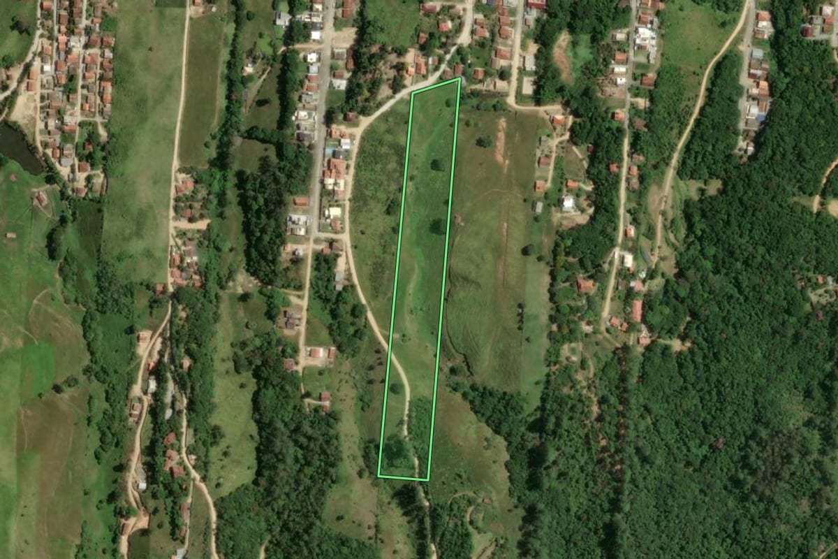 Imagem de satélite do imóvel rural em Gravatal (SC), com o contorno declarado no CAR desenhado por cima.