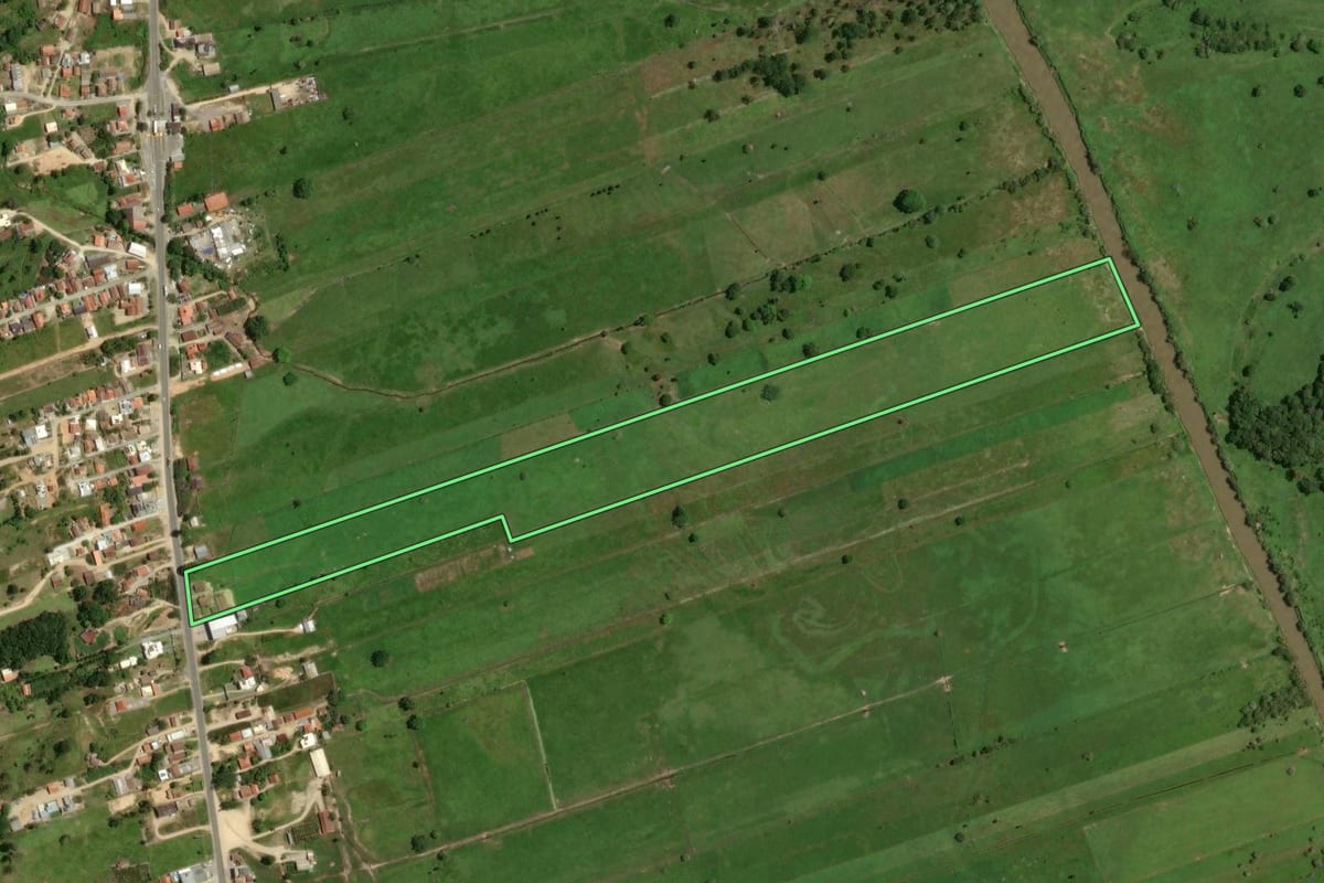 Imagem de satélite do imóvel rural em Gravatal (SC), com o contorno declarado no CAR desenhado por cima.