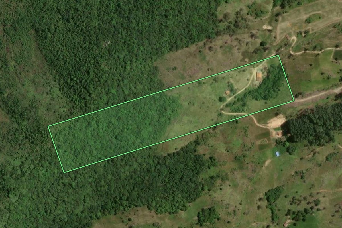 Imagem de satélite do imóvel rural em Gravatal (SC), com o contorno declarado no CAR desenhado por cima.