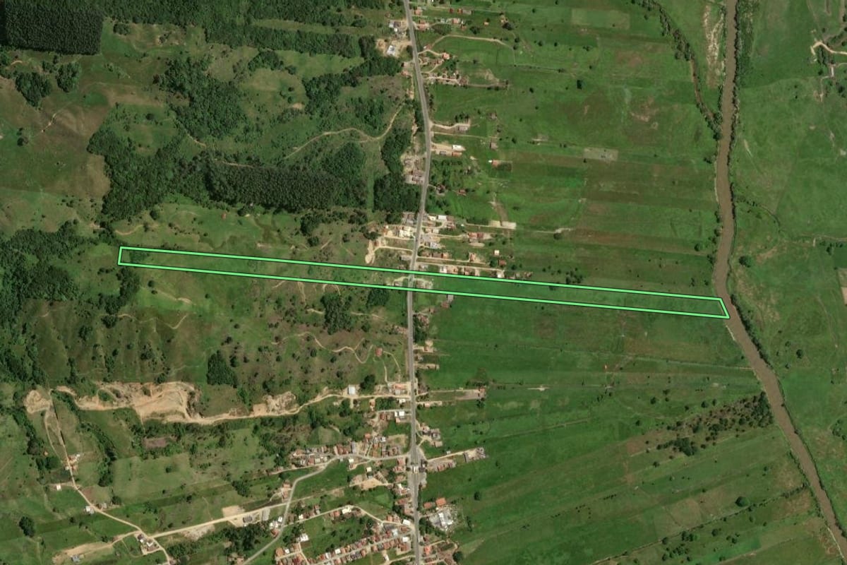Imagem de satélite do imóvel rural em Gravatal (SC), com o contorno declarado no CAR desenhado por cima.