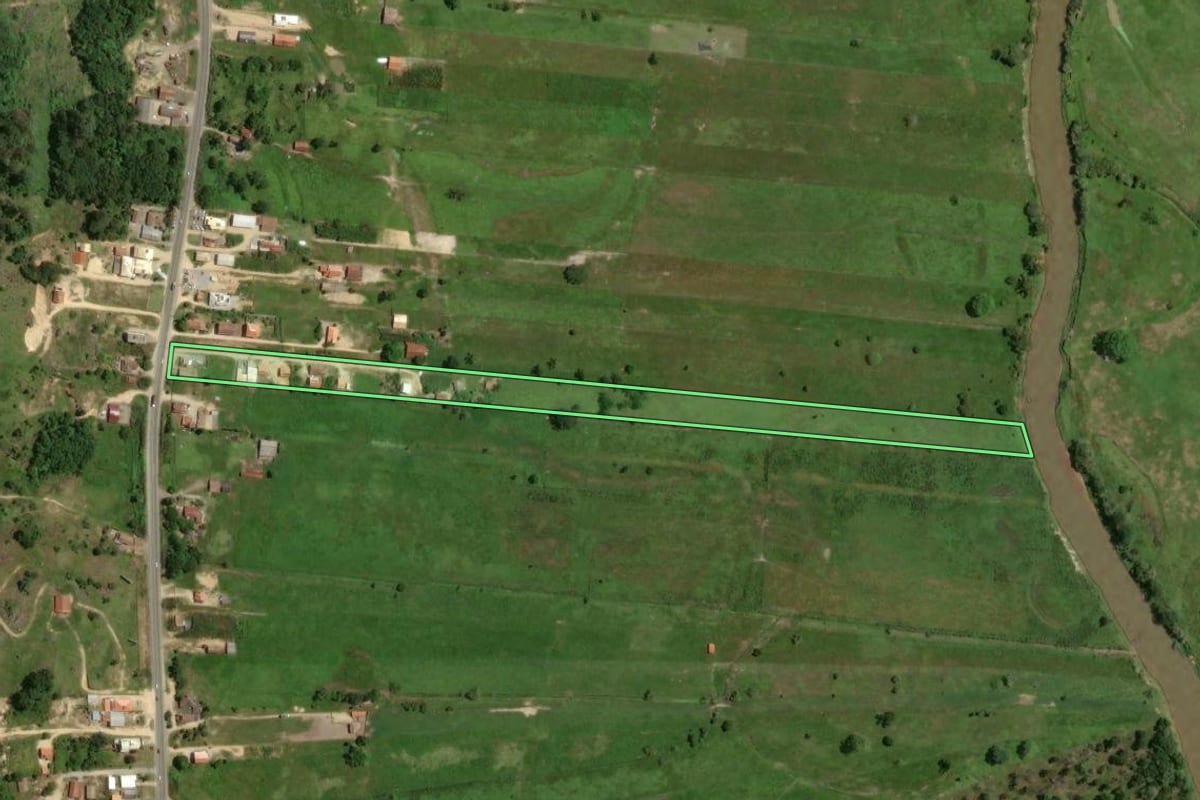 Imagem de satélite do imóvel rural em Gravatal (SC), com o contorno declarado no CAR desenhado por cima.