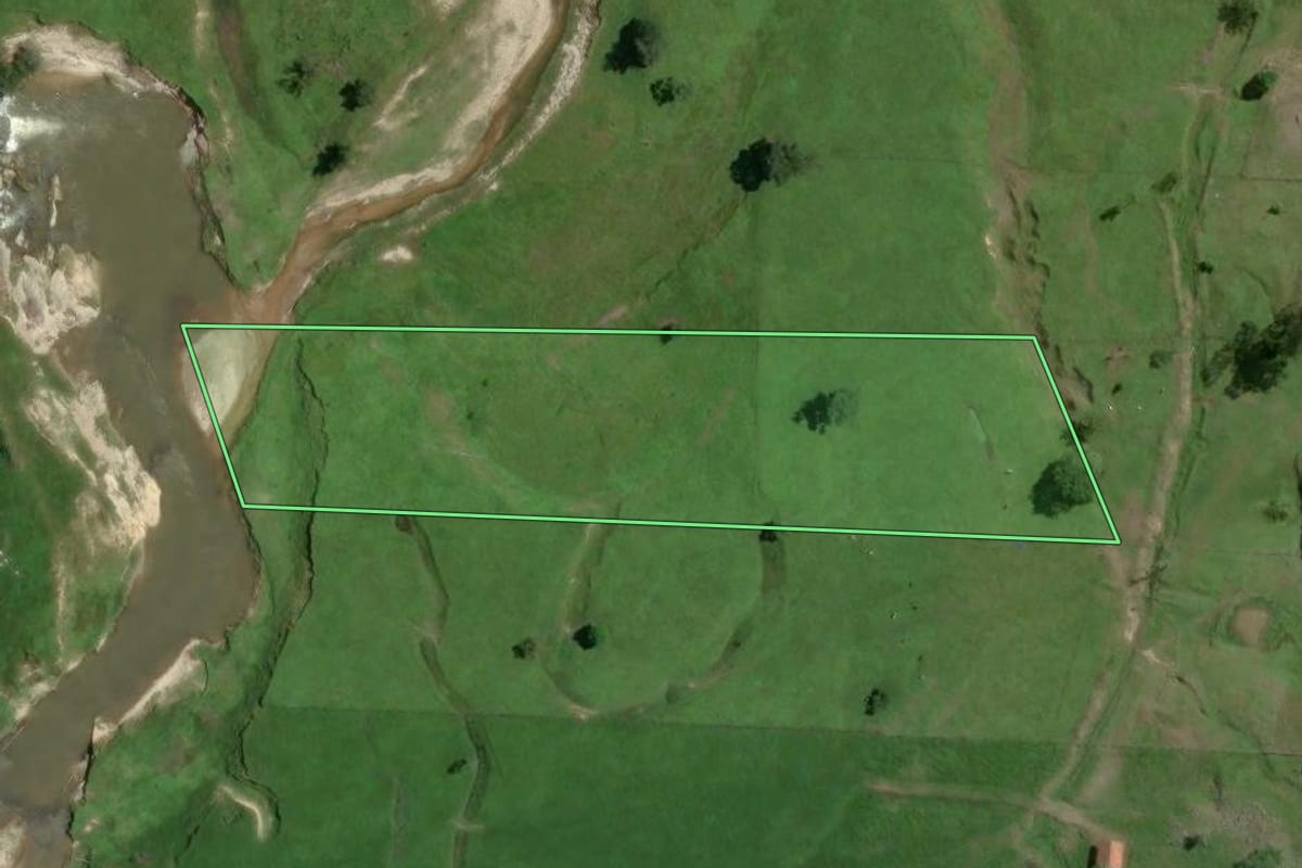 Imagem de satélite do imóvel rural em Gravatal (SC), com o contorno declarado no CAR desenhado por cima.