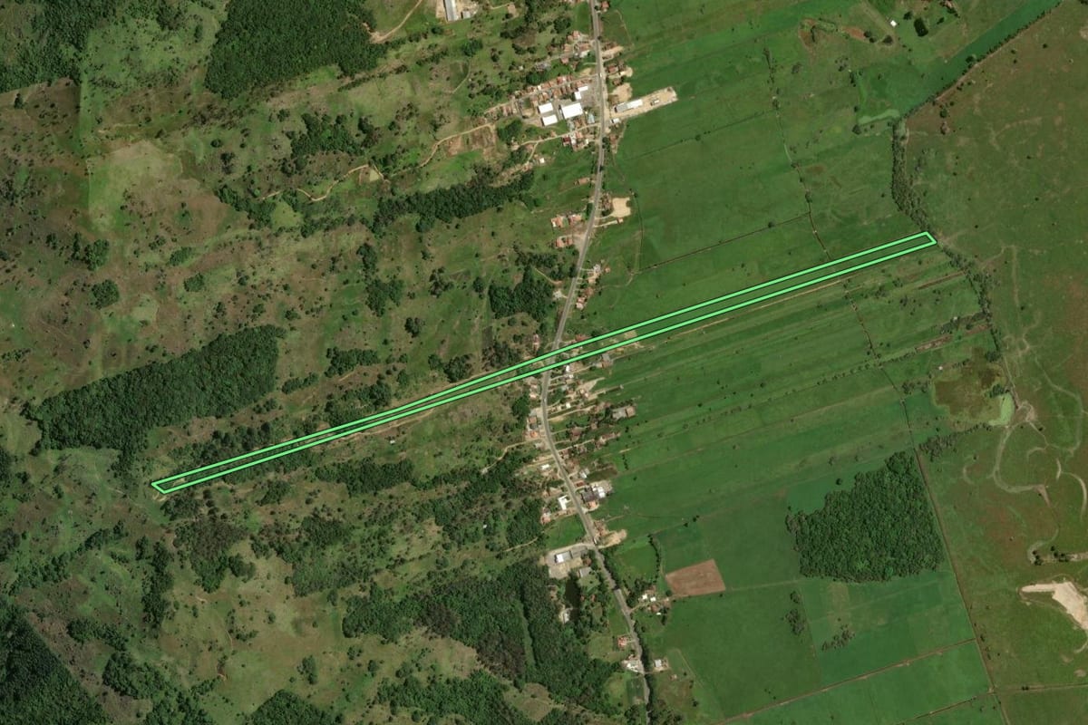 Imagem de satélite do imóvel rural em Gravatal (SC), com o contorno declarado no CAR desenhado por cima.