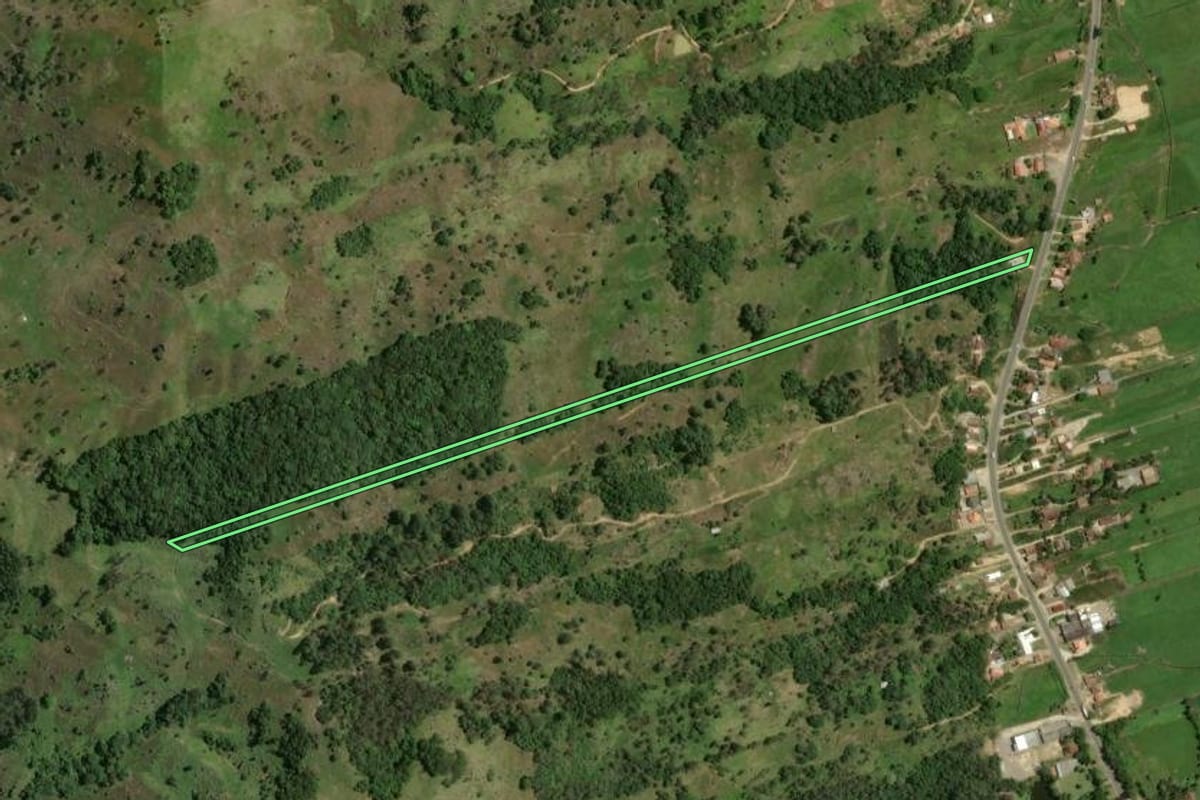 Imagem de satélite do imóvel rural em Gravatal (SC), com o contorno declarado no CAR desenhado por cima.