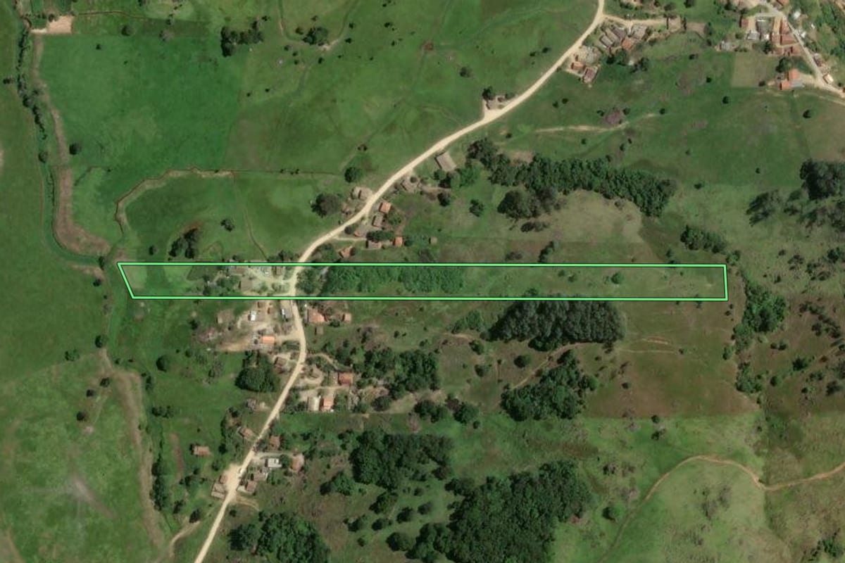 Imagem de satélite do imóvel rural em Gravatal (SC), com o contorno declarado no CAR desenhado por cima.