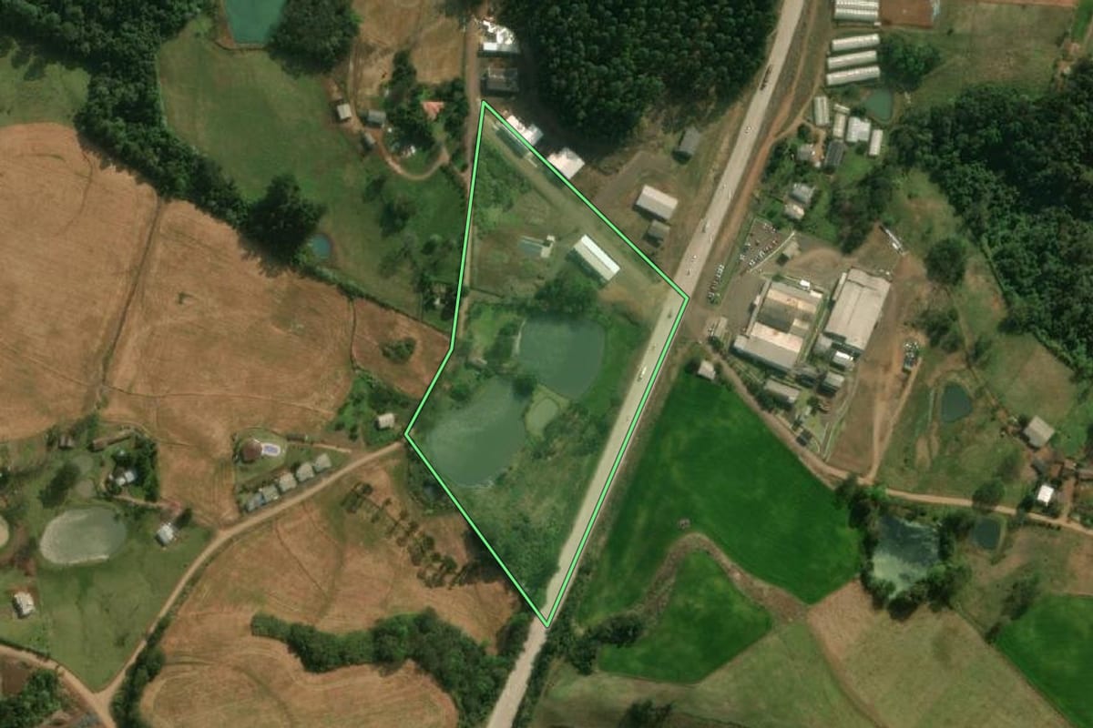 Imagem de satélite do imóvel rural em Guaraciaba (SC), com o contorno declarado no CAR desenhado por cima.