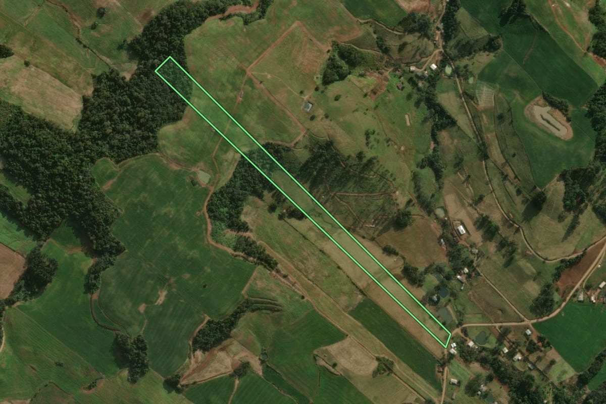 Imagem de satélite do imóvel rural em Guaraciaba (SC), com o contorno declarado no CAR desenhado por cima.
