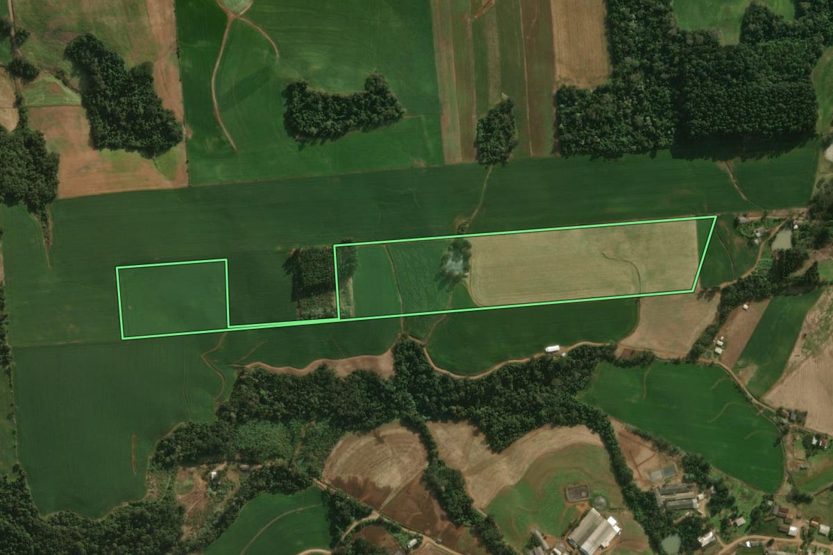 Imagem de satélite do imóvel rural em Guaraciaba (SC), com o contorno declarado no CAR desenhado por cima.