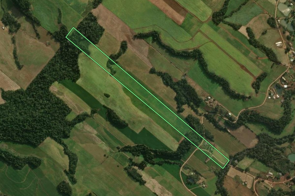 Imagem de satélite do imóvel rural em Guaraciaba (SC), com o contorno declarado no CAR desenhado por cima.