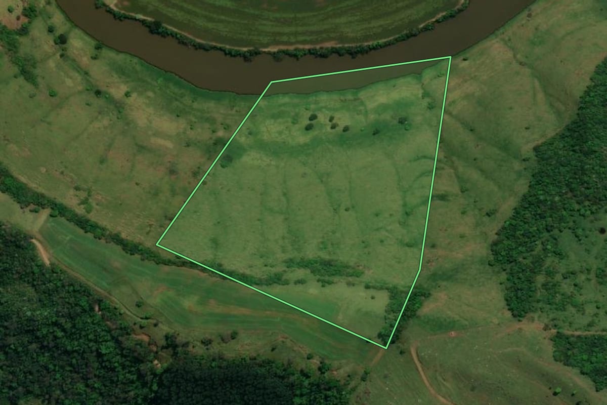 Imagem de satélite do imóvel rural em Guaraciaba (SC), com o contorno declarado no CAR desenhado por cima.