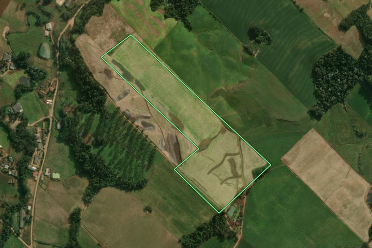 Imagem de satélite do imóvel rural em Guaraciaba (SC), com o contorno declarado no CAR desenhado por cima.