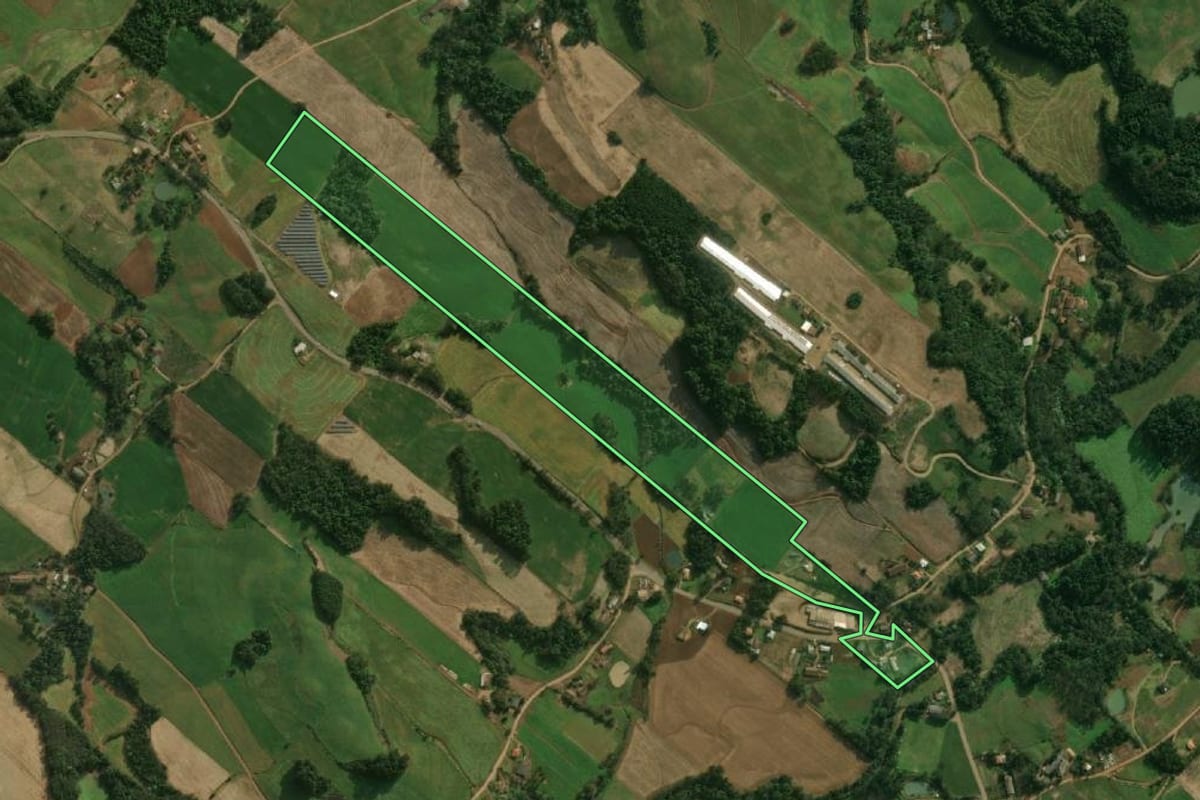 Imagem de satélite do imóvel rural em Guaraciaba (SC), com o contorno declarado no CAR desenhado por cima.