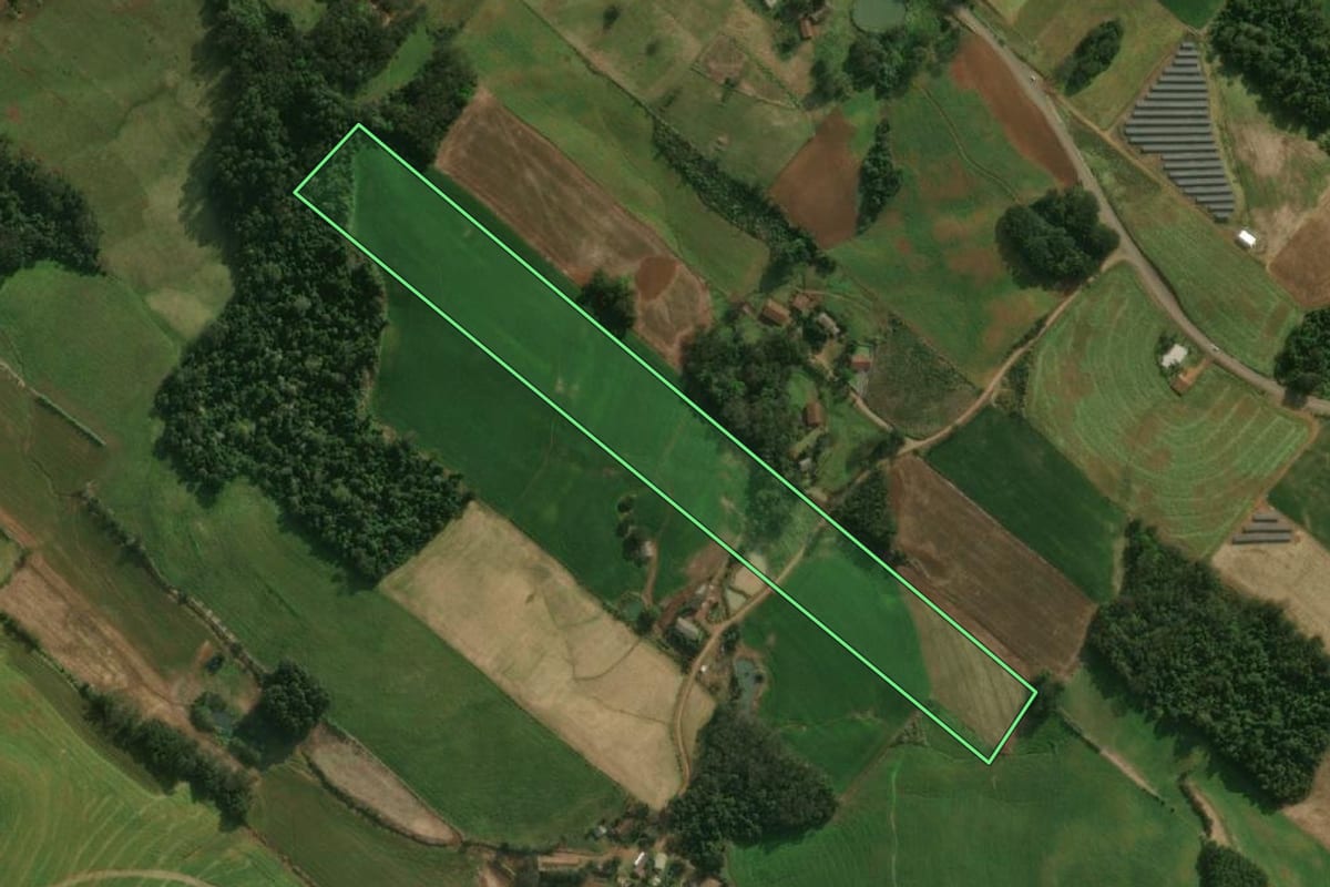 Imagem de satélite do imóvel rural em Guaraciaba (SC), com o contorno declarado no CAR desenhado por cima.