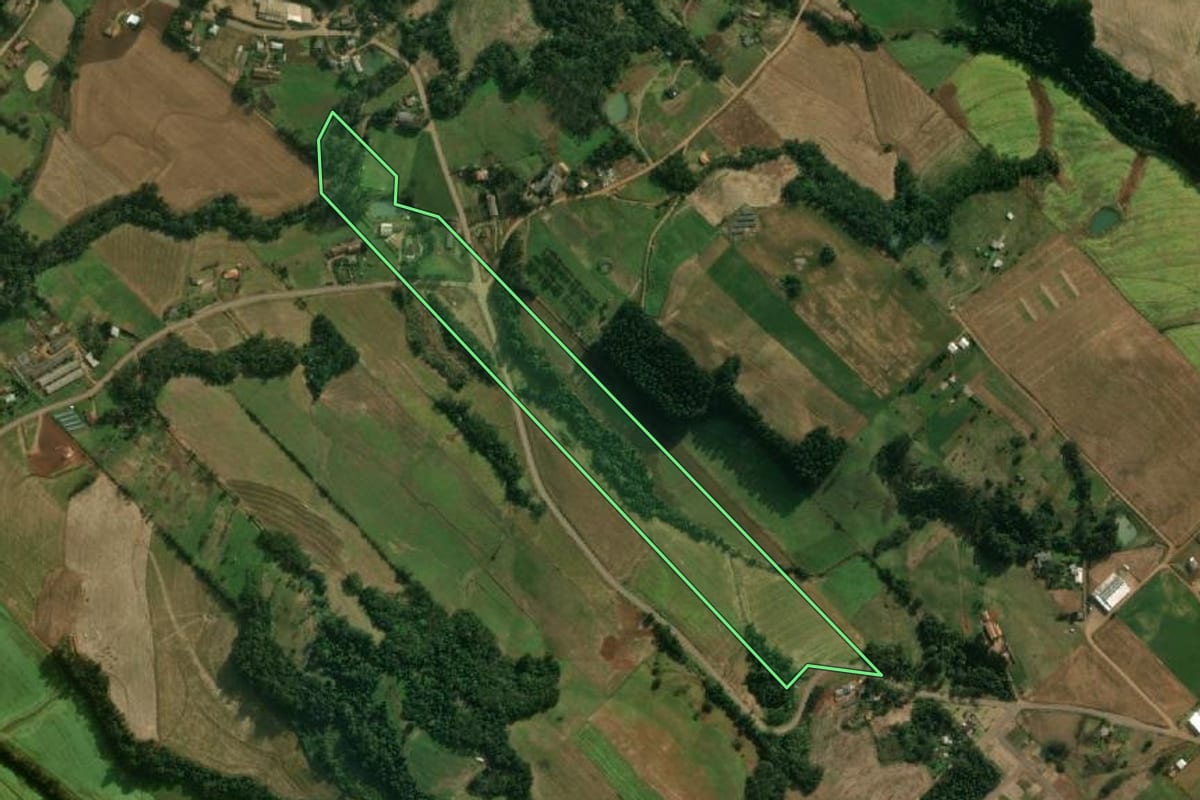 Imagem de satélite do imóvel rural em Guaraciaba (SC), com o contorno declarado no CAR desenhado por cima.