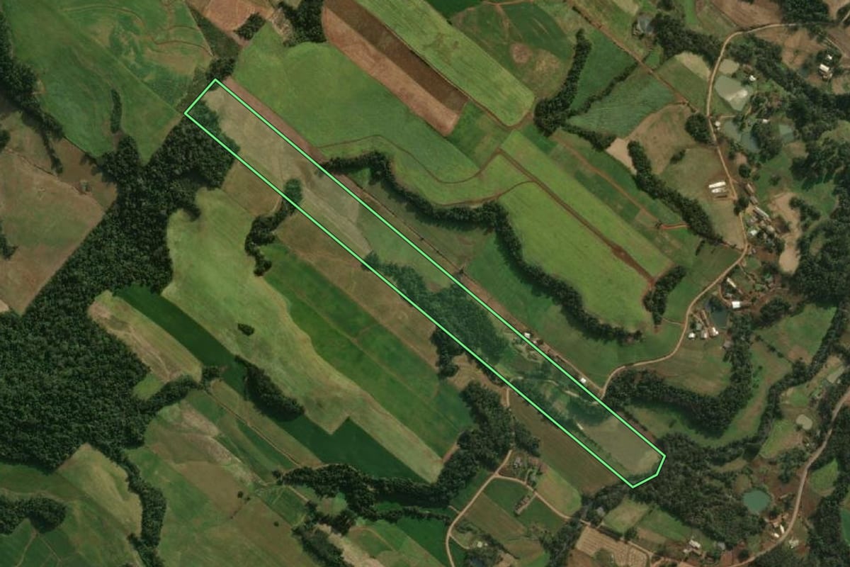 Imagem de satélite do imóvel rural em Guaraciaba (SC), com o contorno declarado no CAR desenhado por cima.